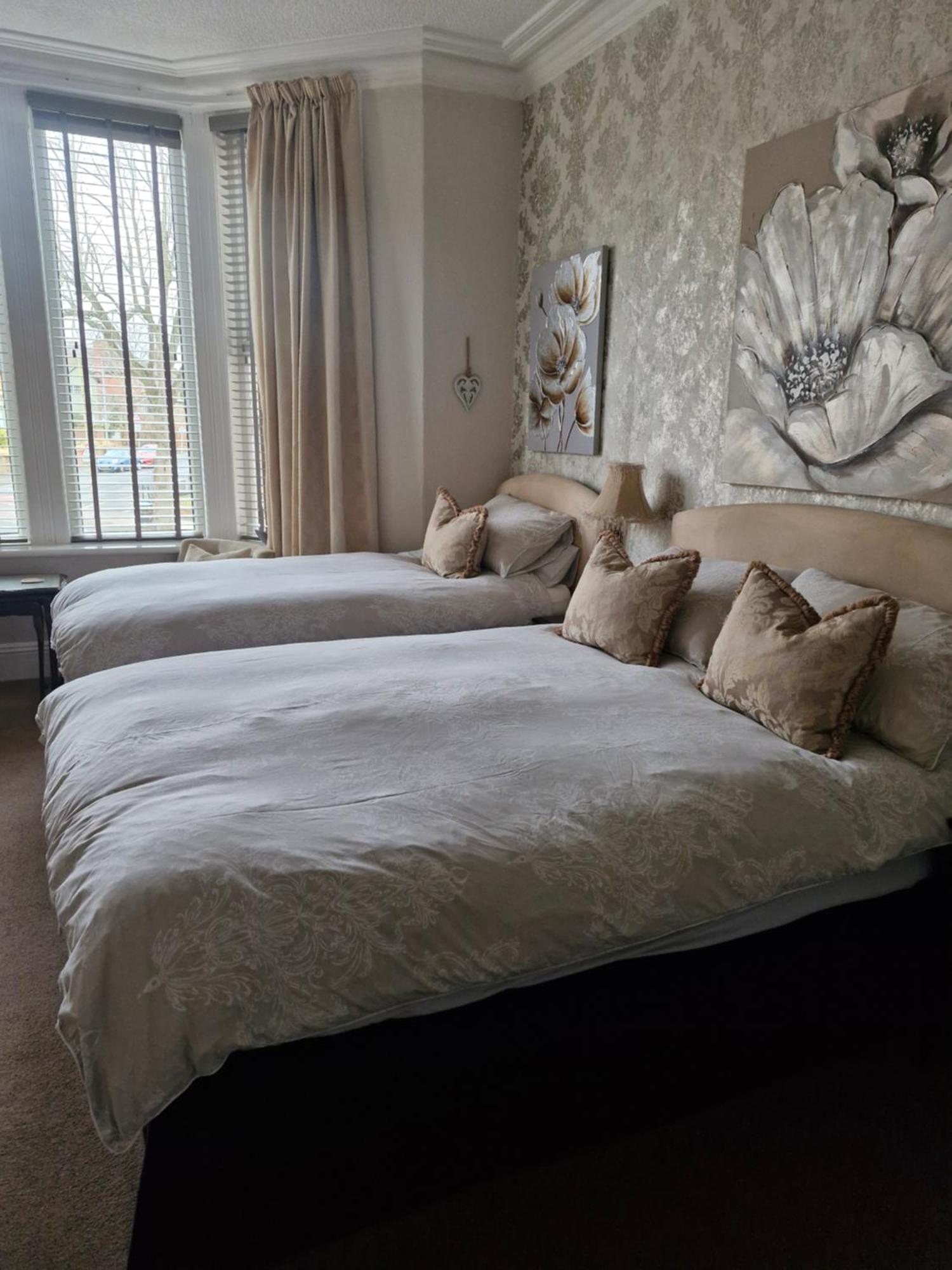 Dreibettzimmer mit eigenem Bad